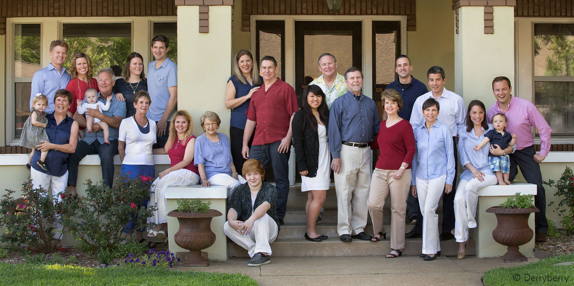Big extended group of the Reagan family on a porch in Dallas Texas by photographer, John Derryberry Photography
